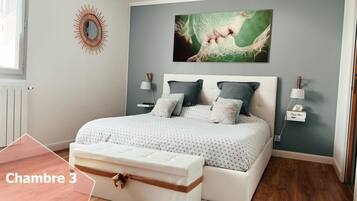 4 bedrooms, iron/ironing board, travel crib, free WiFi