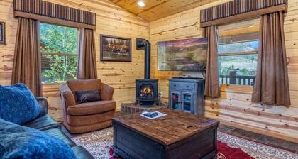 Riverfront Retreat (Cabin 100)