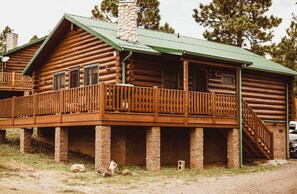 Exterior - The Welcome Inn (Cabin 176) (Greer)