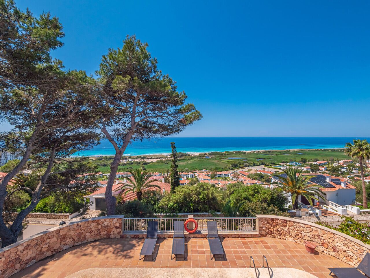 المنطقة المحيطة بالمنشأة