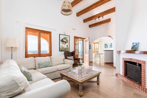 Télévision, cheminée