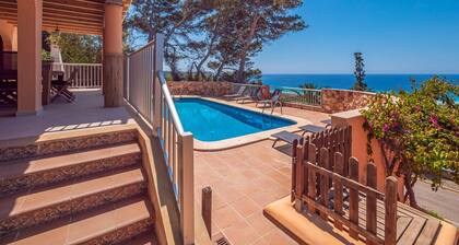 5 bedroom villa with stunning sea views