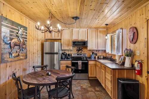 Cowboy Casita (Cabin 102)