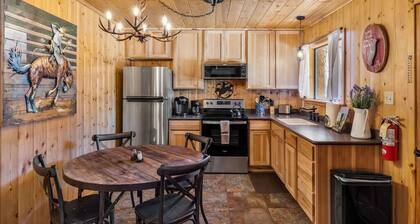 Cowboy Casita (Cabin 102)