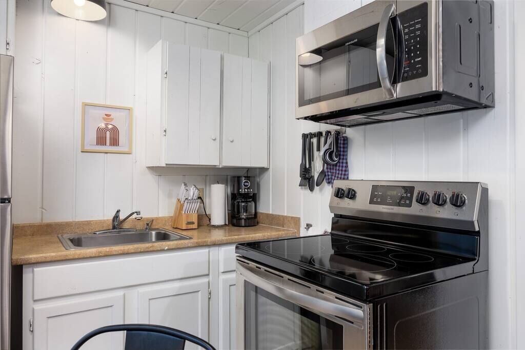 冰箱、微波炉、烤箱、炉灶