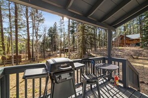 Outdoor dining - Cowgirl Cabin (Aspen 3) (Greer)