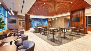 Lobby-lounge