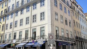 Vista frontal de la propiedad