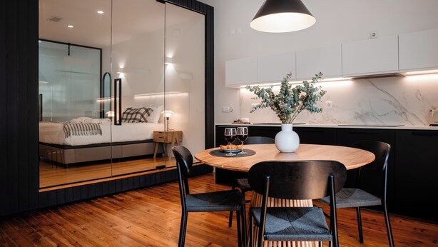 Design-huoneisto, 1 makuuhuone, parveke, kaupunkinäköala (Free Parking) | Yksityinen keittiö | Espressokone, jääkaappi, mikroaaltouuni, liesi