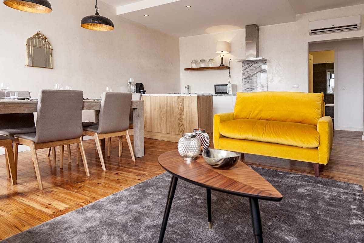 Family Apartment, 2 Bedrooms, 2 Bathrooms, City View | Living area