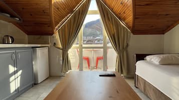 Loft Économique | 1 chambre, bureau, Wi-Fi gratuit, draps fournis