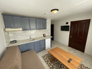 Standard Apartment | Private kitchen | Mini-fridge, stovetop, griddle, cookware/dishes/utensils