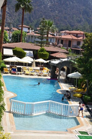 Alberca al aire libre por temporada 