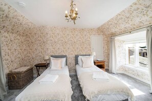 Fer et planche à repasser, Wi-Fi gratuit, draps fournis