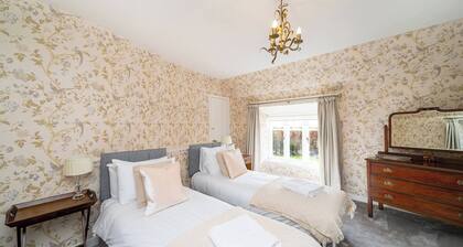 Thrums Cottage - A Writer's Retreat