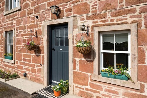 Thrums Cottage - A Writer`s Retreat