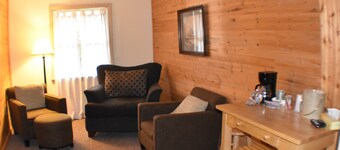Cozy 2 bedroom suite with living room. Close to hiking trails, ski resorts and family parks!