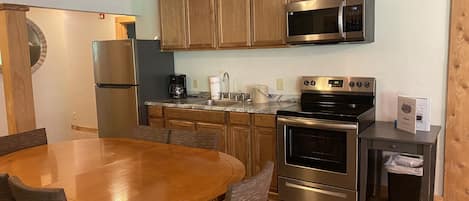 Coffee/tea maker, dining tables