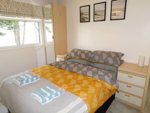 2 室のベッドルーム、アイロン / アイロン台、WiFi、ベッドシーツ