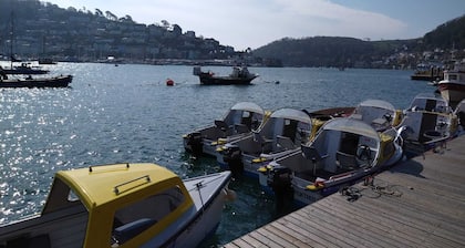 238 Norton Park, Dartmouth 2 bed chalet with free parking and prime location