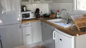 Kaffetrakter/tekoker, kjøleskap, mikrobølgeovn og ovn