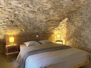 2 bedrooms, iron/ironing board, travel crib, free WiFi