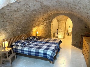 2 bedrooms, iron/ironing board, travel cot, free WiFi