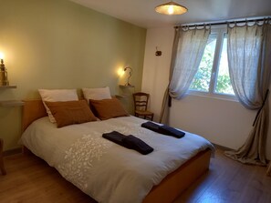 3 habitaciones, decoración personalizada y muebles diferentes 