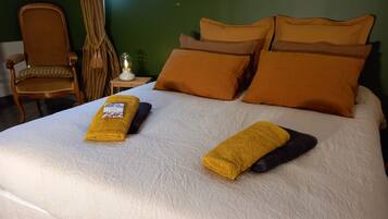 Comfort House, 3 Bedrooms, Terrace, Garden View | 3 bedrooms, individually decorated, individually furnished, free WiFi