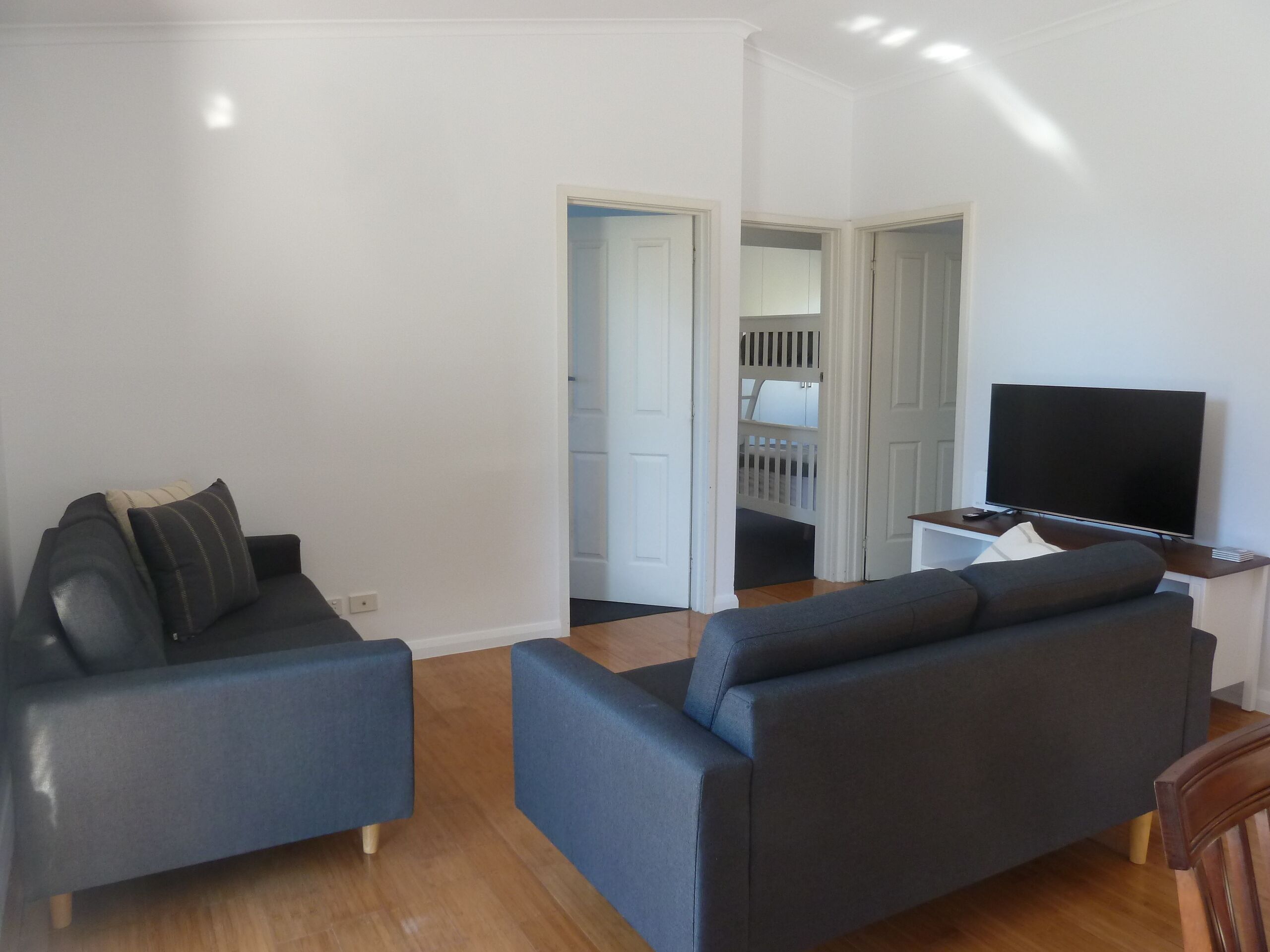 Opposite Beaches - Short Walk to Shops & Eateries — image 9