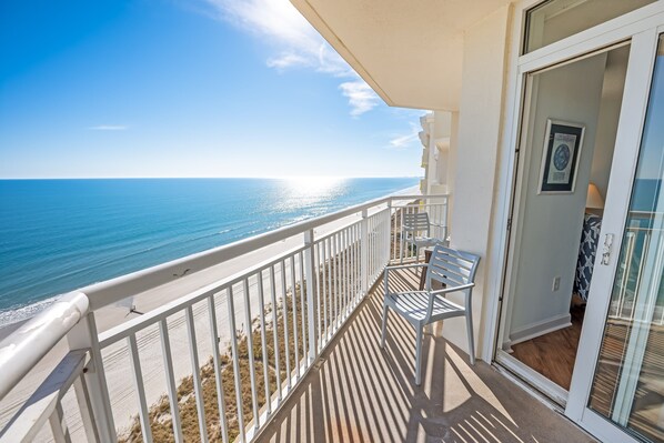 Property grounds - Baywatch Renovated, Unobstructed Oceanfront Views! (North Myrtle Beach)