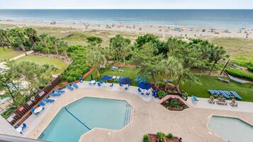 Alberca techada y alberca climatizada