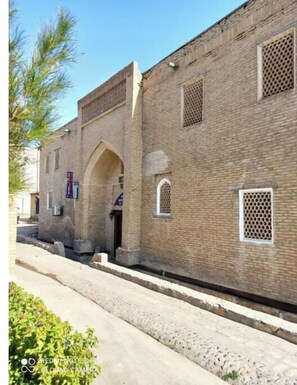 المنشأة من الخارج