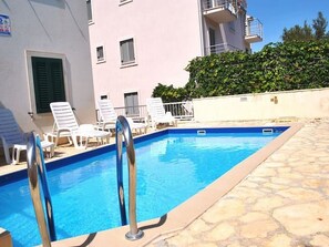 Pool - Apartment Sunflower - Two bedroom apartment with Terrace and Sea View (Supetar)