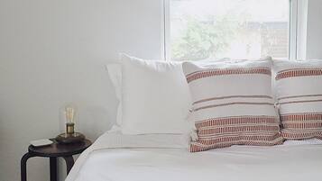 2 habitaciones, escritorio, tabla de planchar con plancha y wifi gratis