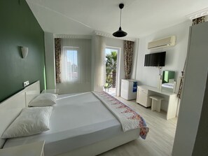 Desk, laptop workspace, free WiFi, bed sheets - Greenway Hotel (Fethiye)