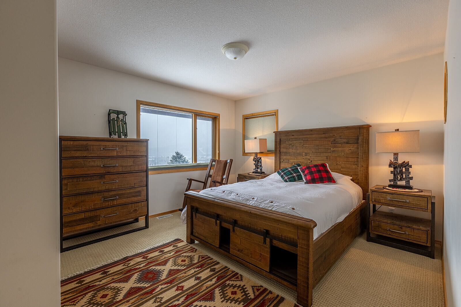 5 多间卧室、办公桌、熨斗/熨衣板、收费 WiFi