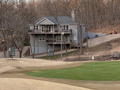 Stunning Highlands Golf Course Home Overlooking 3rd Green Minutes from OZ Trails