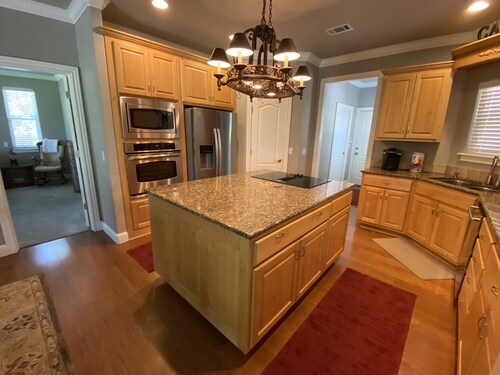 Stunning Home on the Highlands Golf Course - Overlooking 3rd Green