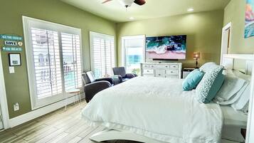 7 soveværelser, pengeskab på værelset, skrivebord, strygejern/strygebræt