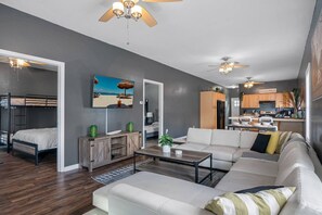 3 habitaciones, tabla de planchar con plancha y wifi gratis 