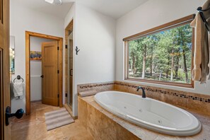 Combined shower/tub, jetted tub, hair dryer, towels