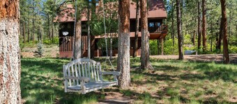 A/C, Large Family Retreat, Hot Tub, Privacy, Views!