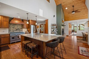 Fridge, microwave, oven, stovetop - A/C, Large Family Retreat, Hot Tub, Privacy, Views! (Durango)