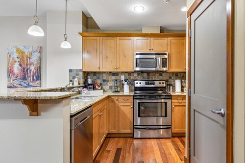 Alluring Mountain View Condo - The Heart Of Downtown!