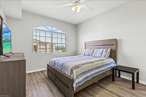 2 habitaciones, escritorio, wifi y ropa de cama