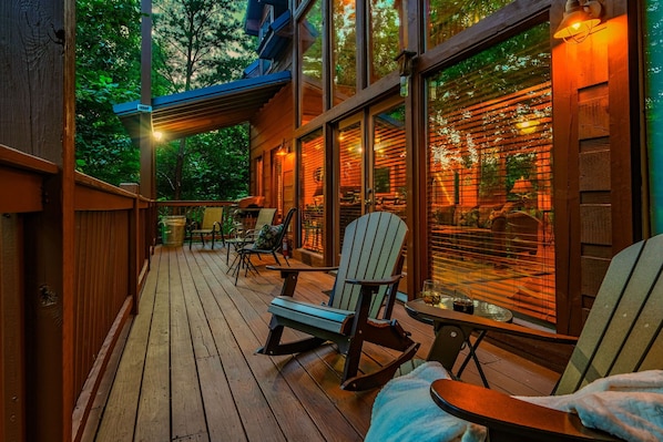 Terrace/patio - Winter Bliss Getaway| Pool Table,Fireplace,Hot Tub (Sevierville)