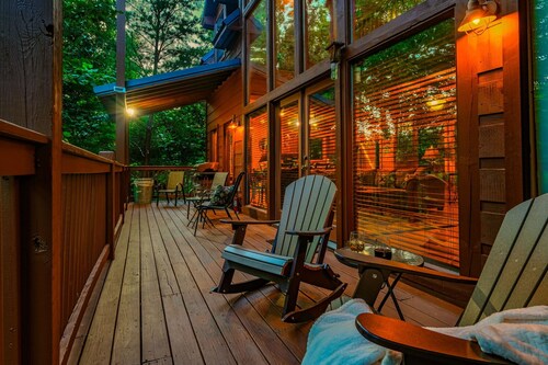 Winter Bliss Getaway| Pool Table,Fireplace,Hot Tub