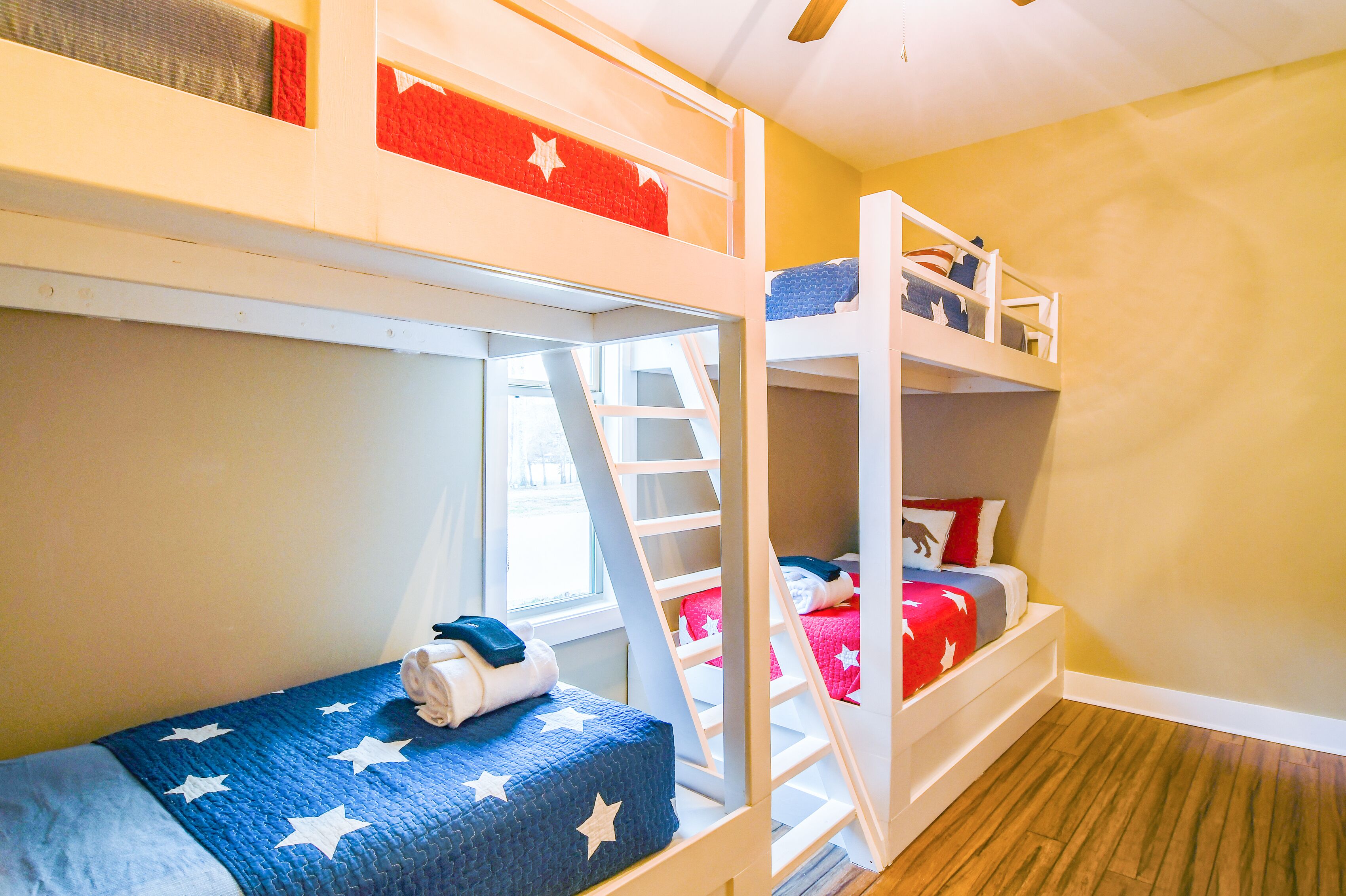 4 bedrooms, desk, iron/ironing board, travel crib