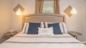 4 slaapkamers, een strijkplank/strijkijzer, reisbedje, gratis wifi